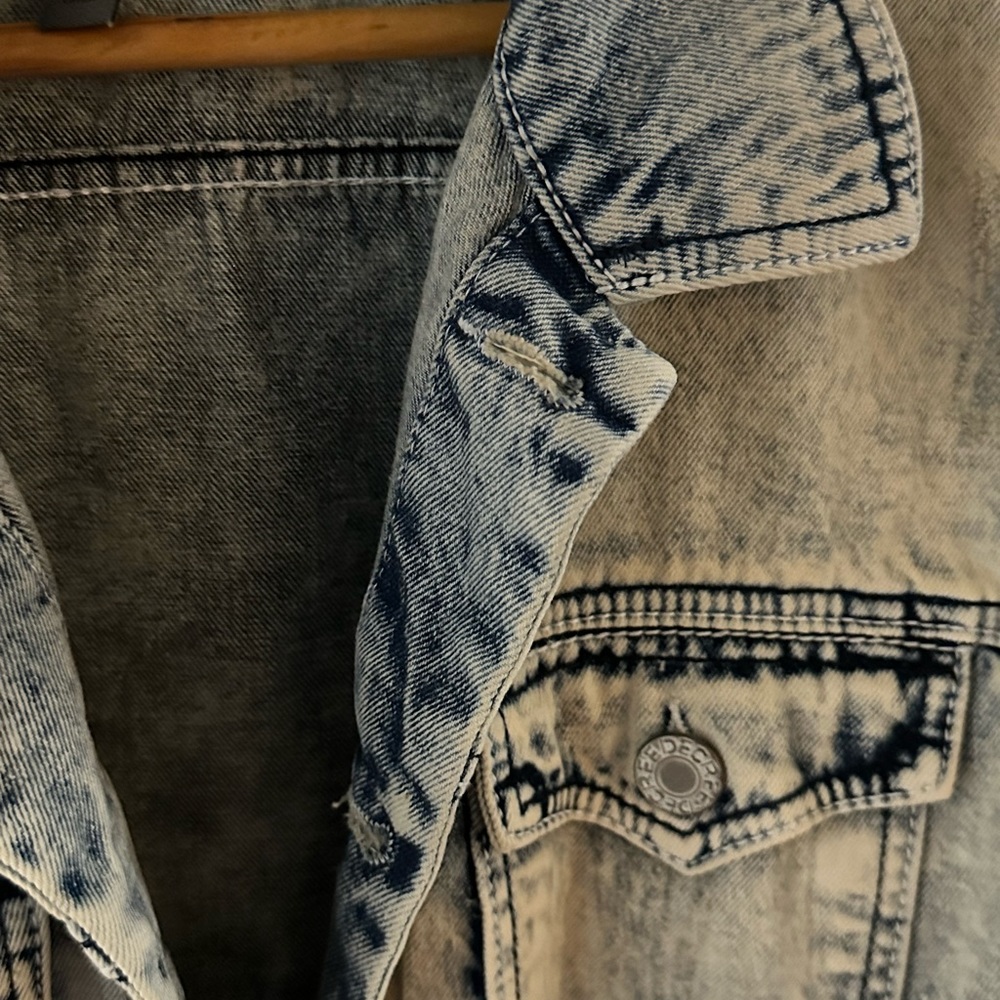 Decree Light Wash Denim Jacket - Picture 4 of 9